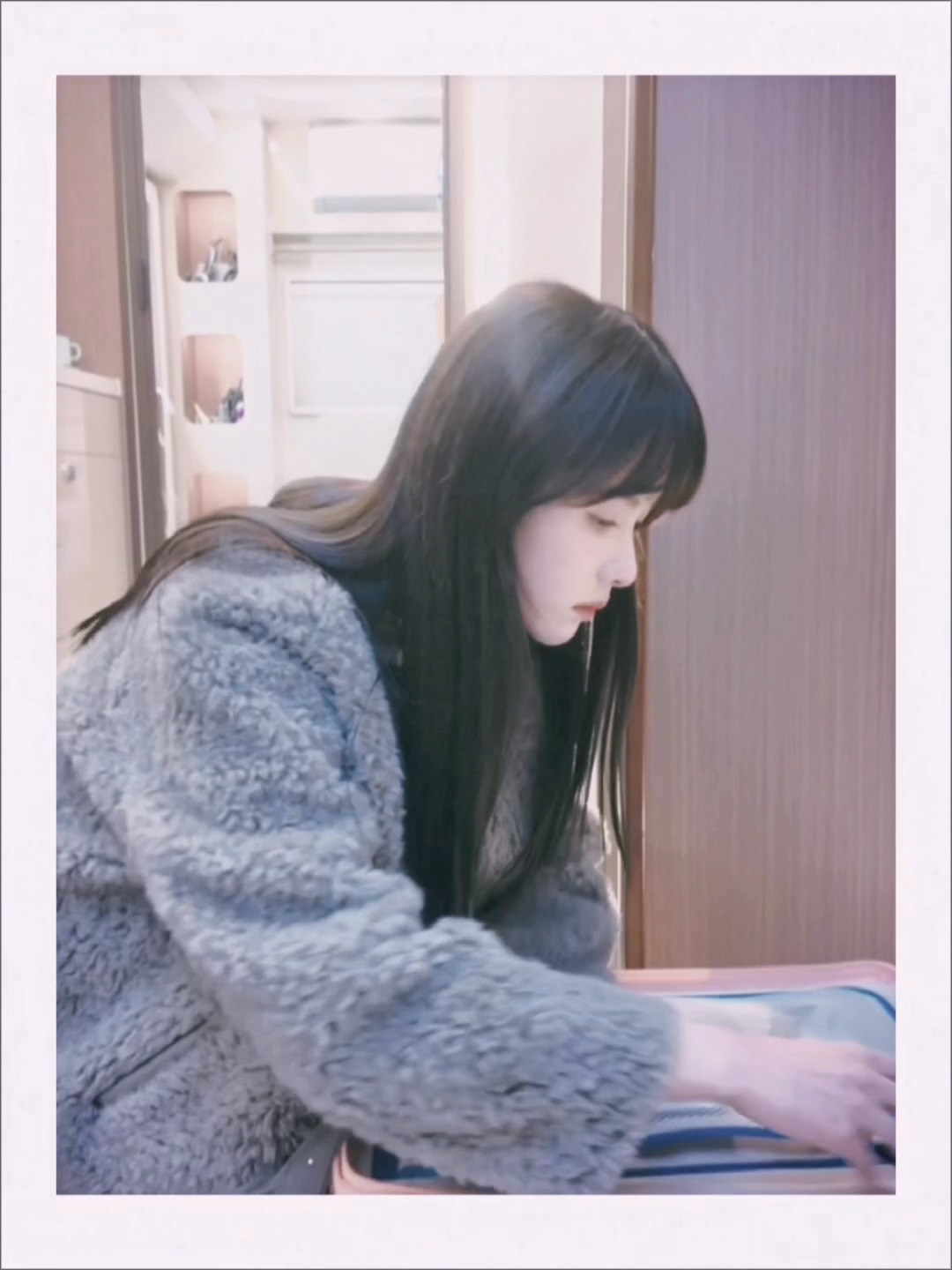 陈都灵 『叮🔔嘟嘟拍了拍你并向你寄回明信片₊˚ෆ⊹₊ ⋆』室：“老板去时装周行