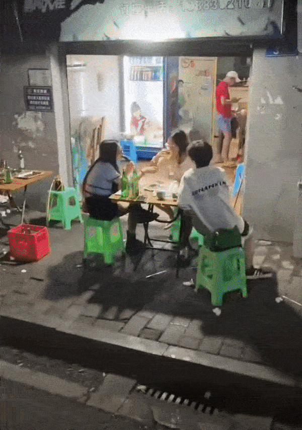 一时分不清谁是主角 