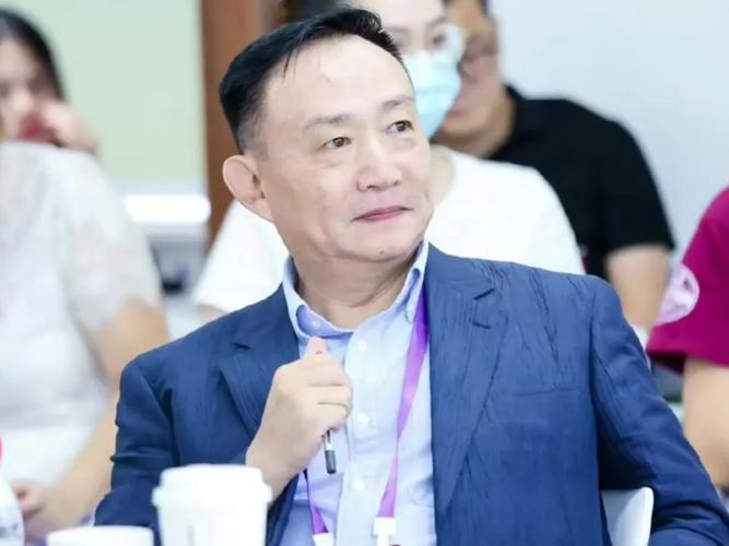 卢麒元猛批“十五五”暗流！水电气网私有化？这波操作要警惕
 
卢麒元火力全开，剑