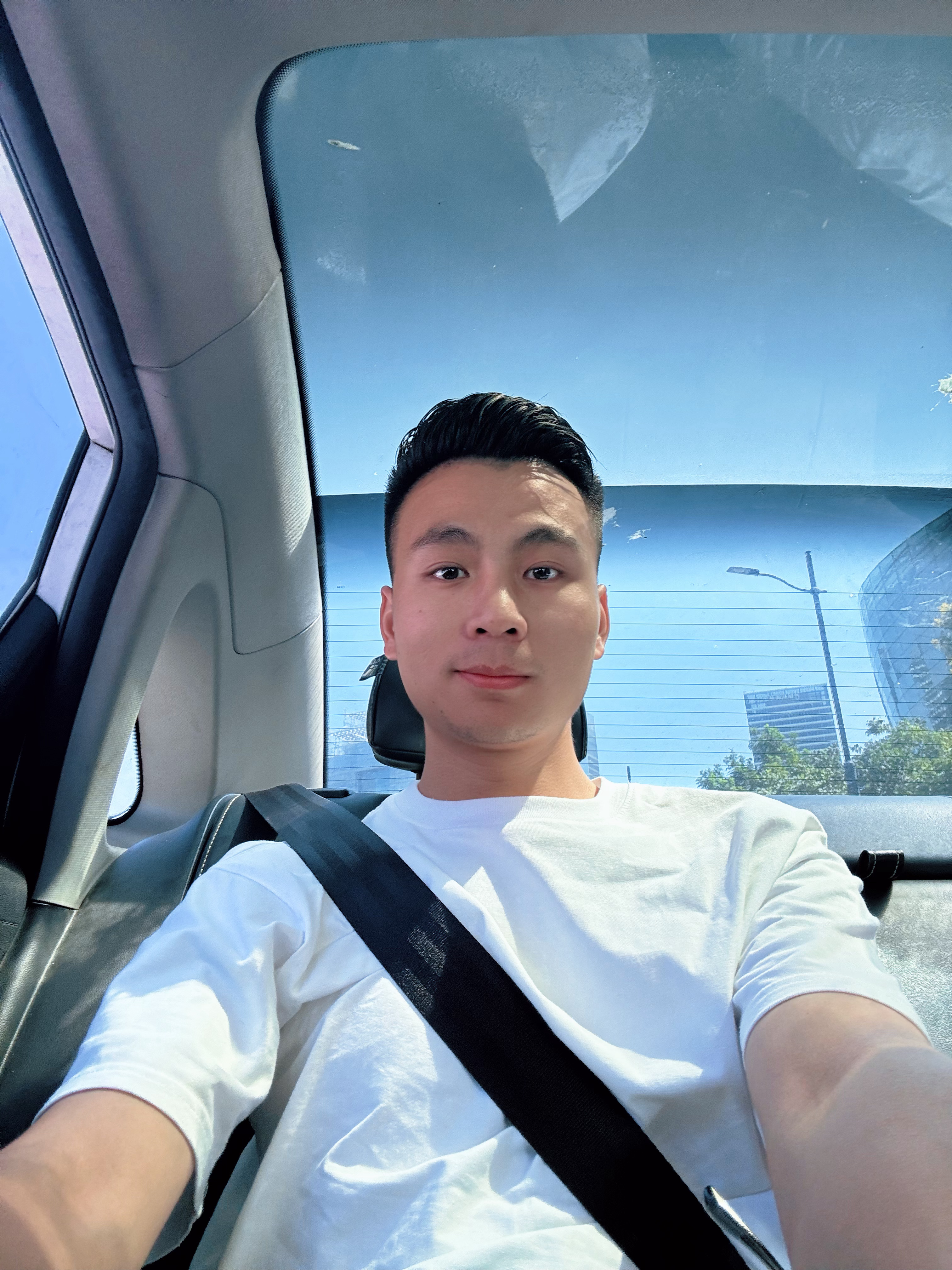 真晒！！！！不过，有个好现象～就是现在陆续出来的新车，大家又慢慢开始上了传统遮阳