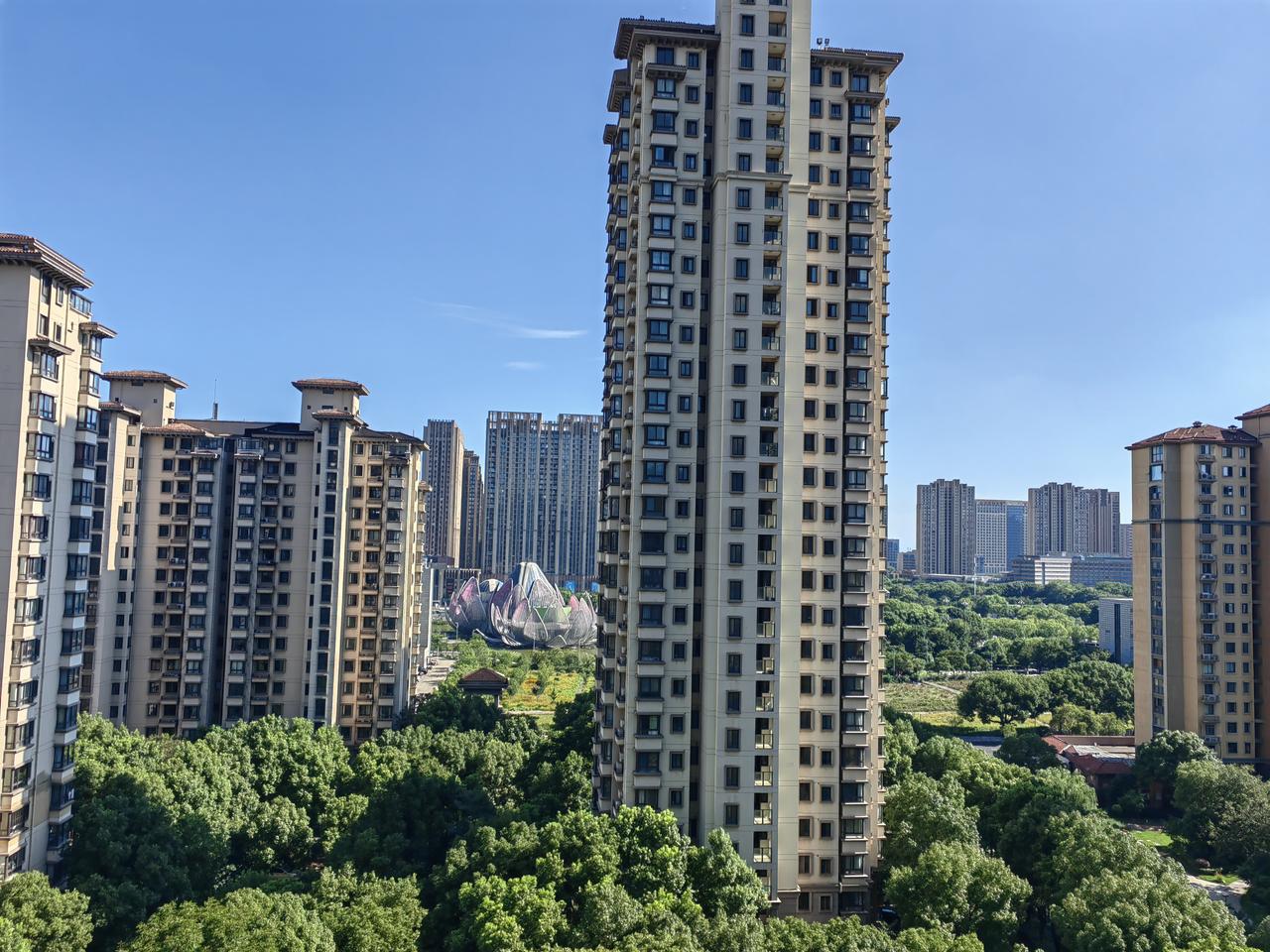回到武进，三点半没荫凉地的气温估计有38度，蒸腾。赶上苏超，常州地铁免费，还是不
