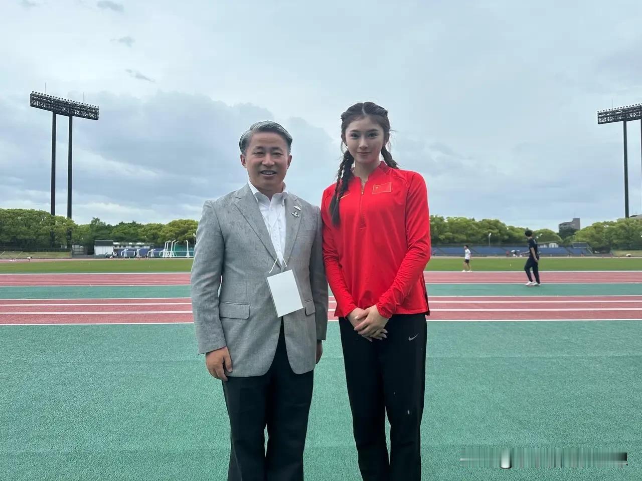 中国女运动员吴燕妮终于扬眉吐气了！打脸了很多喷她的人！她破13秒夺冠了！她今天在