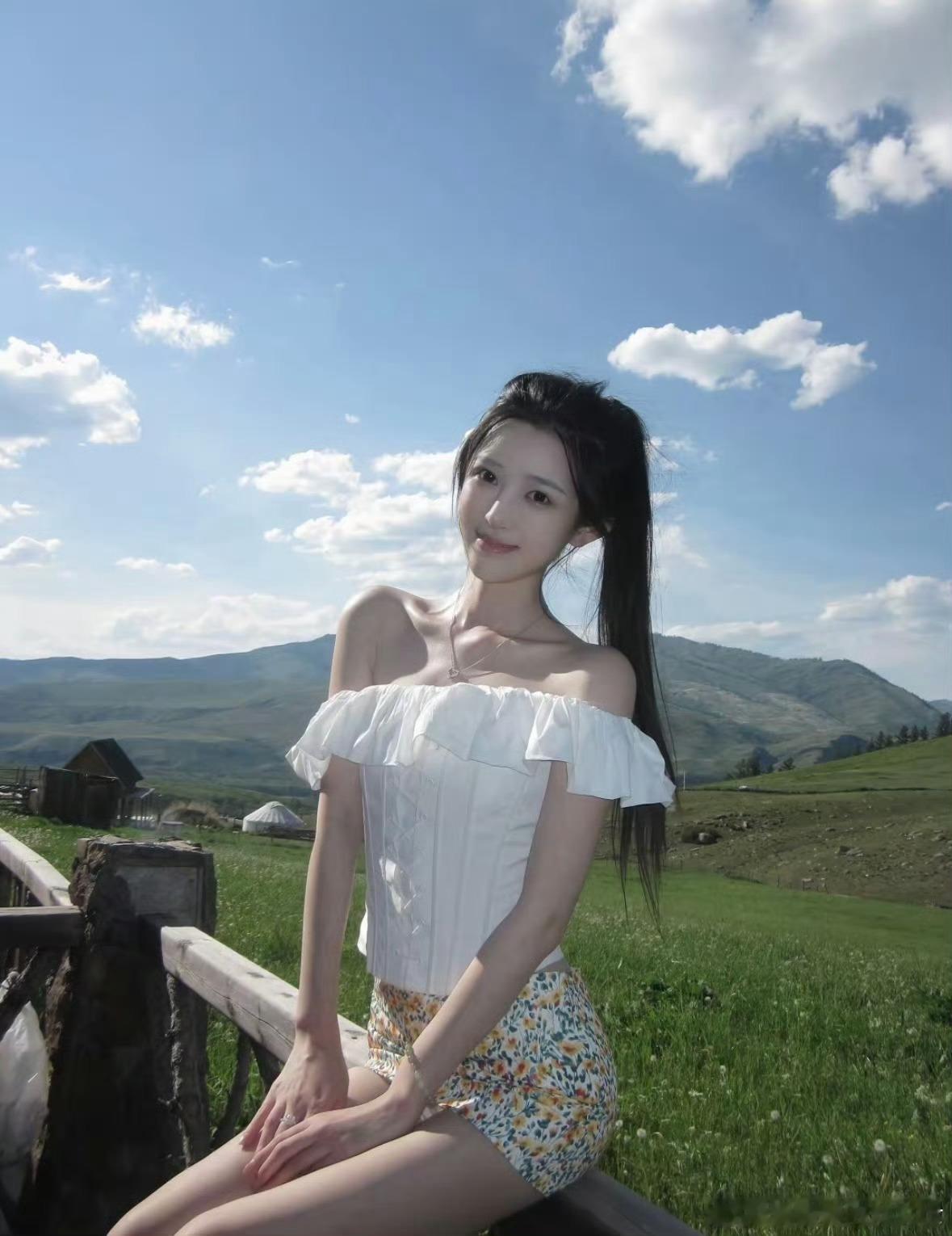 曝买超与短剧女演员乔仙童恋情买超结束和邵晴的绯闻纠葛后，被曝出全新恋情，新女友是