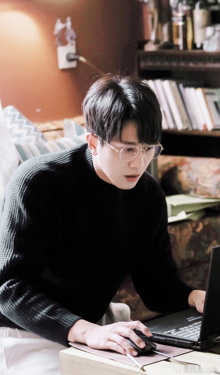 彭冠英佟大为新剧登场网剧登场以悬疑为主题的新剧即将放送，彭冠英与佟大为的默契合作