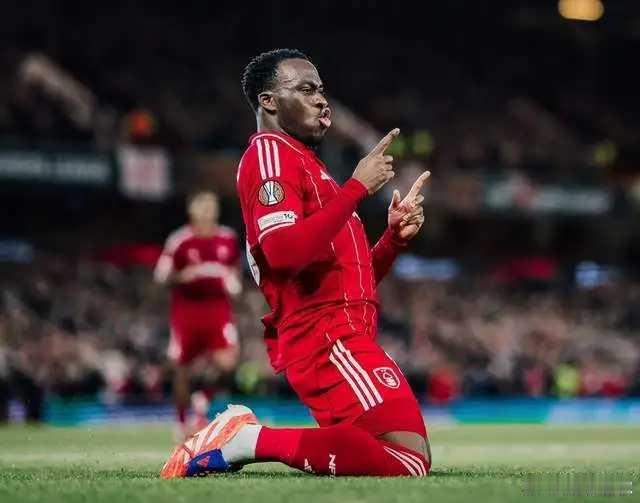 又一场3-0！英超54岁名帅力挽狂澜：7场4胜 带队双线狂奔肖恩-戴奇的诺丁汉森