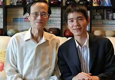 2012年，陈祖德病重住院期间，韩国著名棋手李世石到医院来探望，据说还送了钱。据
