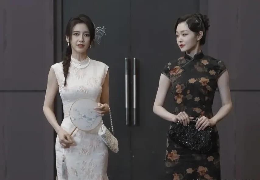 当所有人都说宋轶是旗袍女神时，我却被杨颖的回眸惊艳了。
上海电影节那晚，聚光灯下