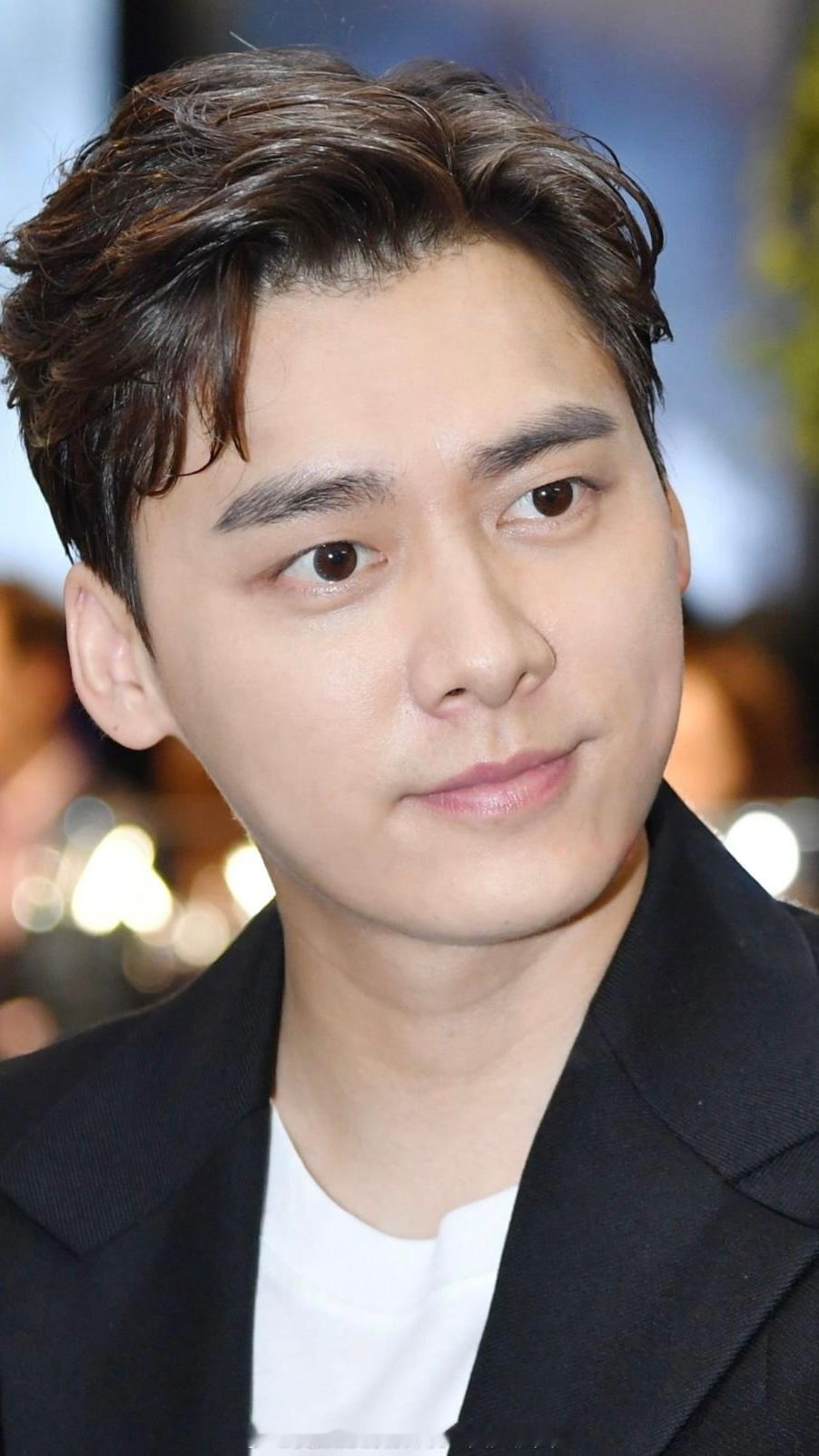 李易峰李易峰被强制执行4990万 ​​​