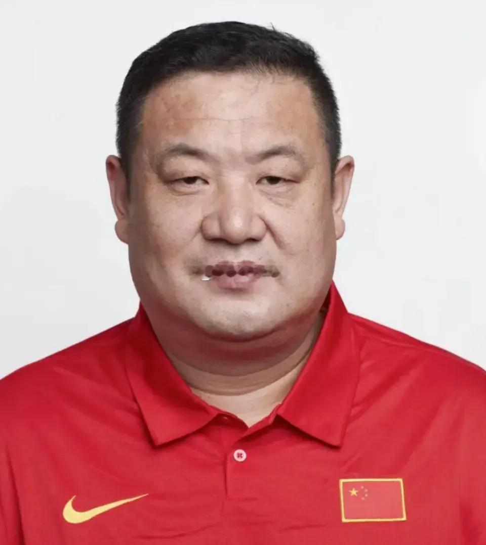 一早知道这个消息还是有点难以接受，上赛季在青岛主场还见过几次徐指导，没想到这么突