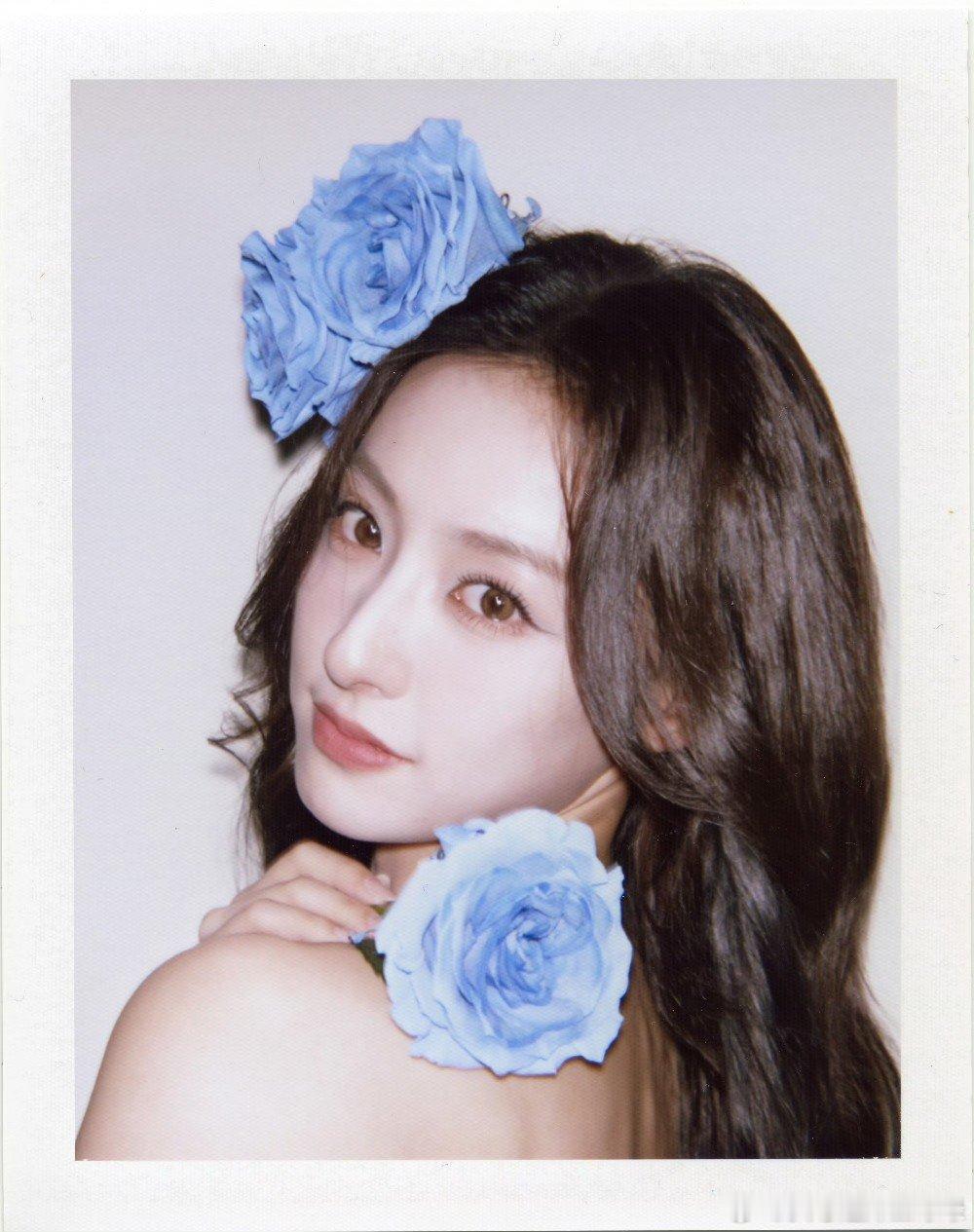 胡连馨蓝玫瑰撕拉片胡连馨也拍了撕拉片 好美的连馨！ ​​​