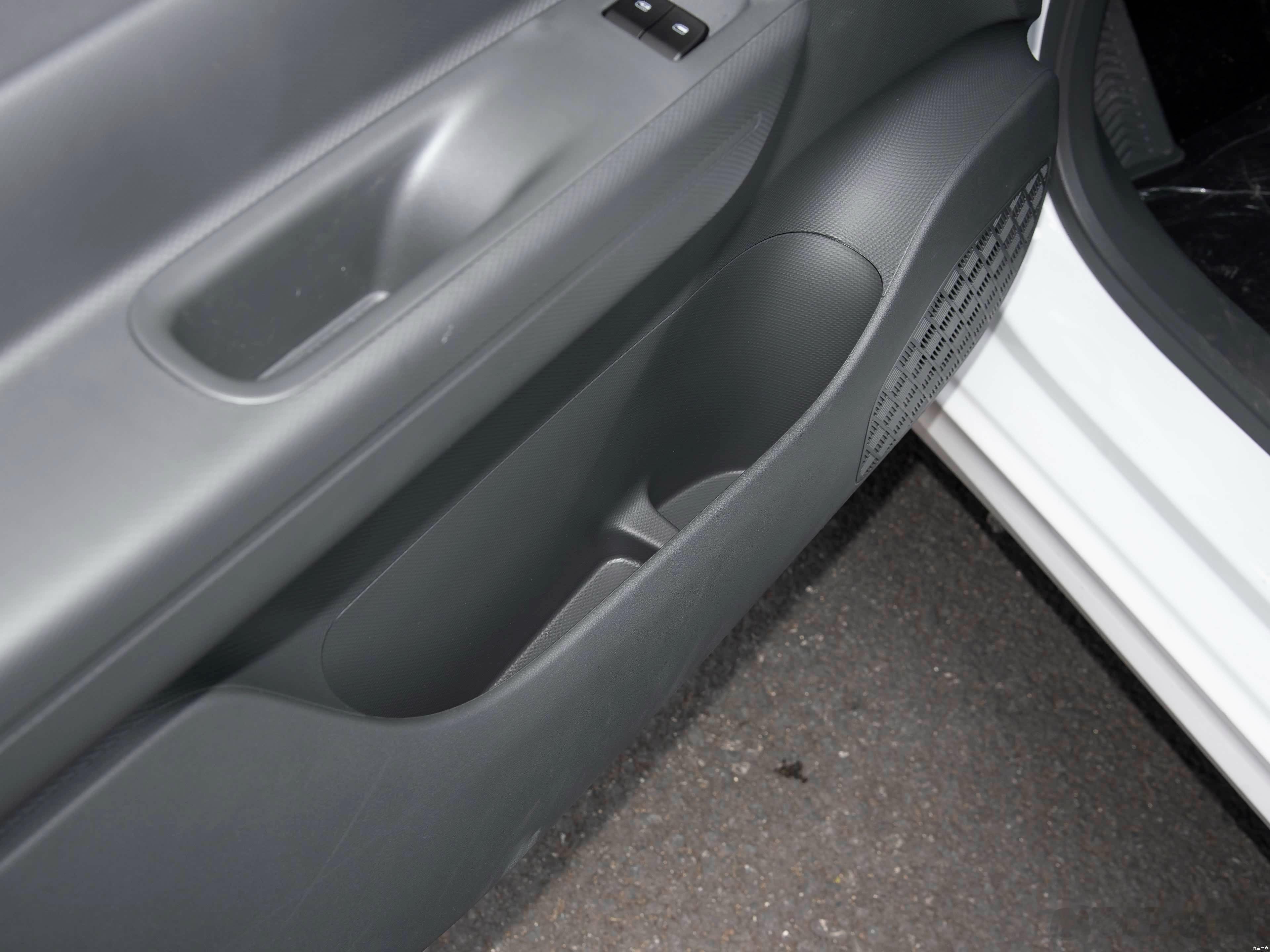 那天和小伙伴聊“如果让你选一个小车全国旅游，你选哪个”，我第一反应居然不是普拉多