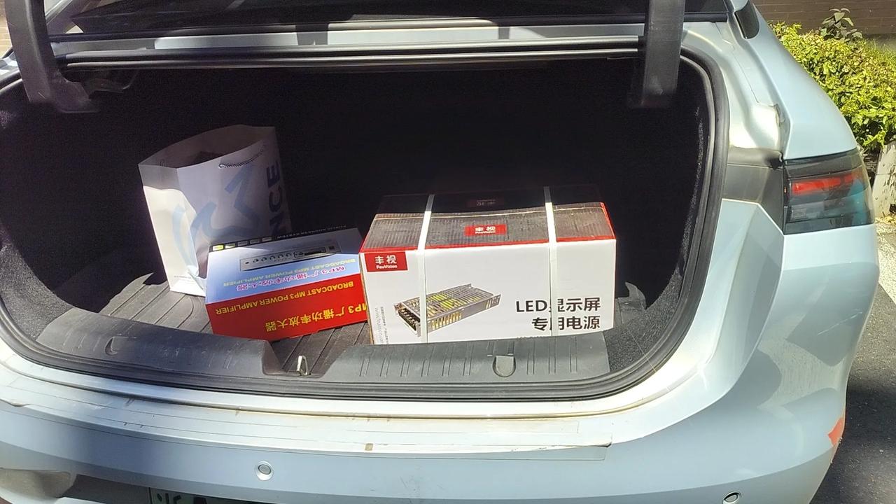 真不想去公司发货，无奈57岁的年龄不好找事情做，中午的太阳火辣辣的，到公司满头大