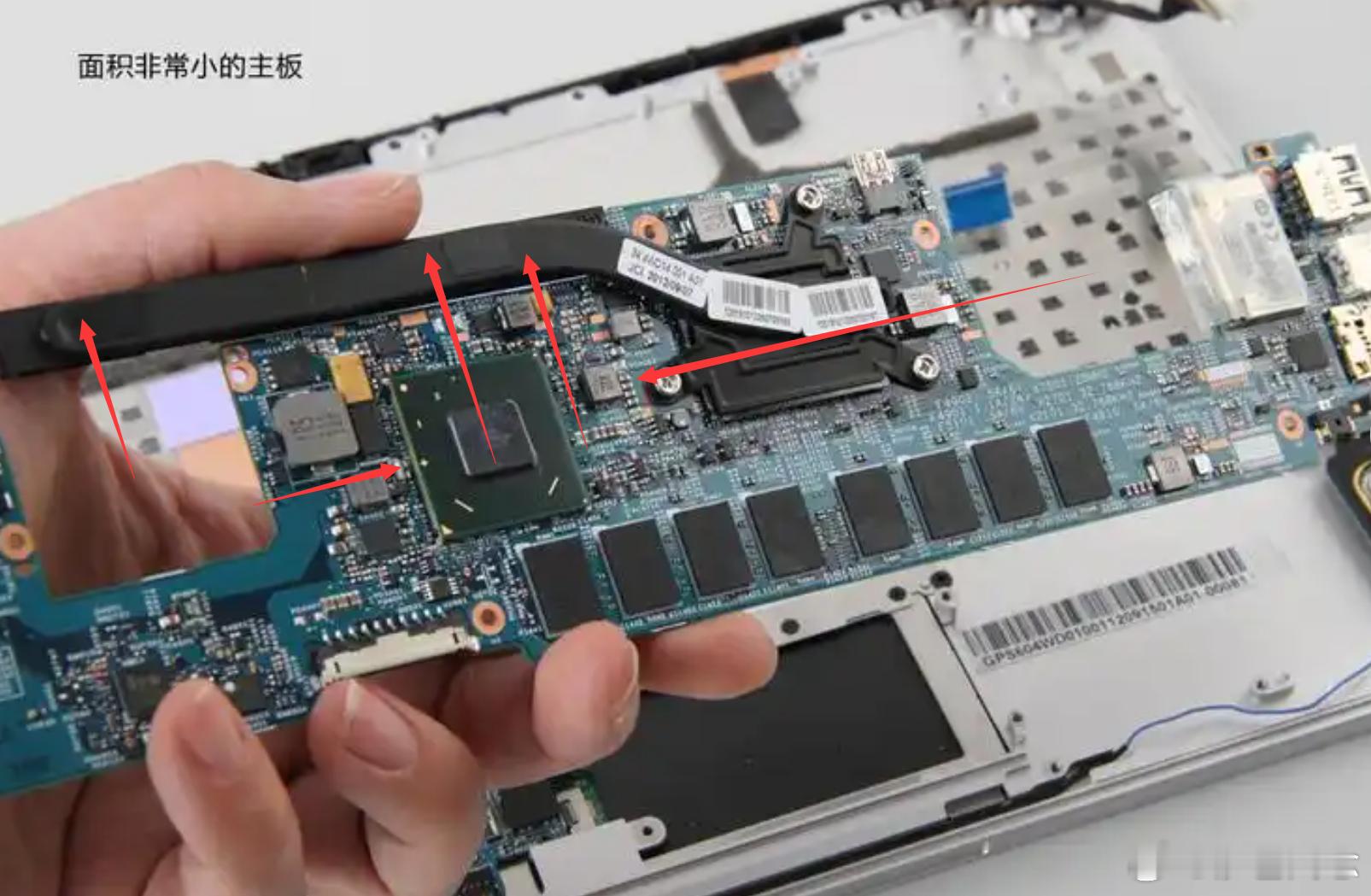 回看宏碁S7的散热其实很符合现在的内吹理论。不同于同期MacBook Air和华
