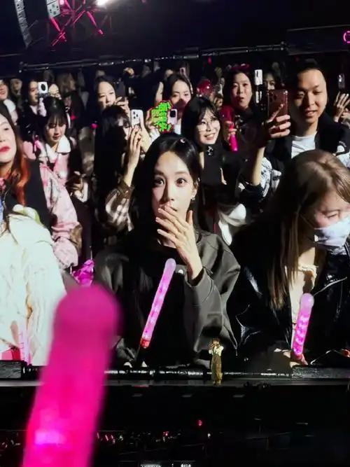 🔥李一桐现身汪苏泷演唱会，合唱现场秒变“追星赢家”！

昨晚汪苏泷杭州演唱会惊