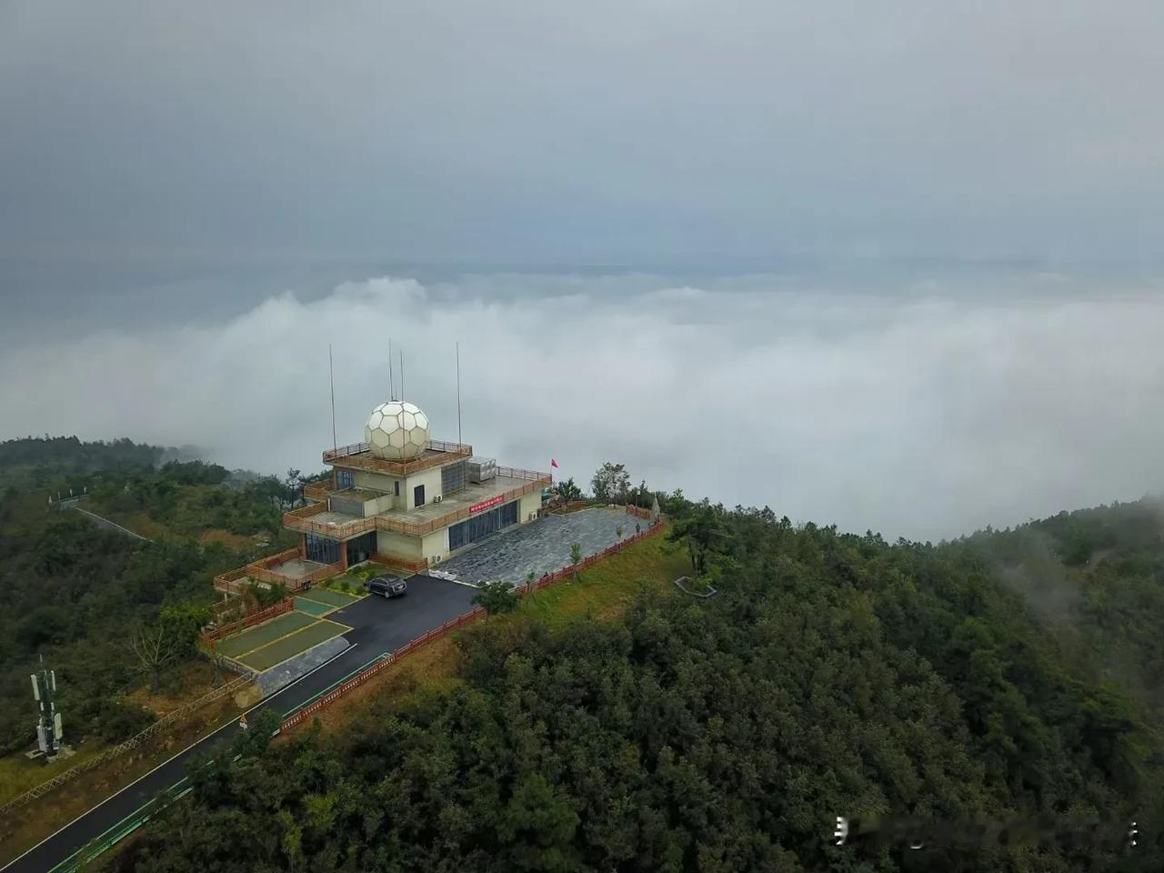 #秋日生活打卡季#秋月，我们登上博望区横山顶峰的太阳宫，这是一个值得感慨的日子。