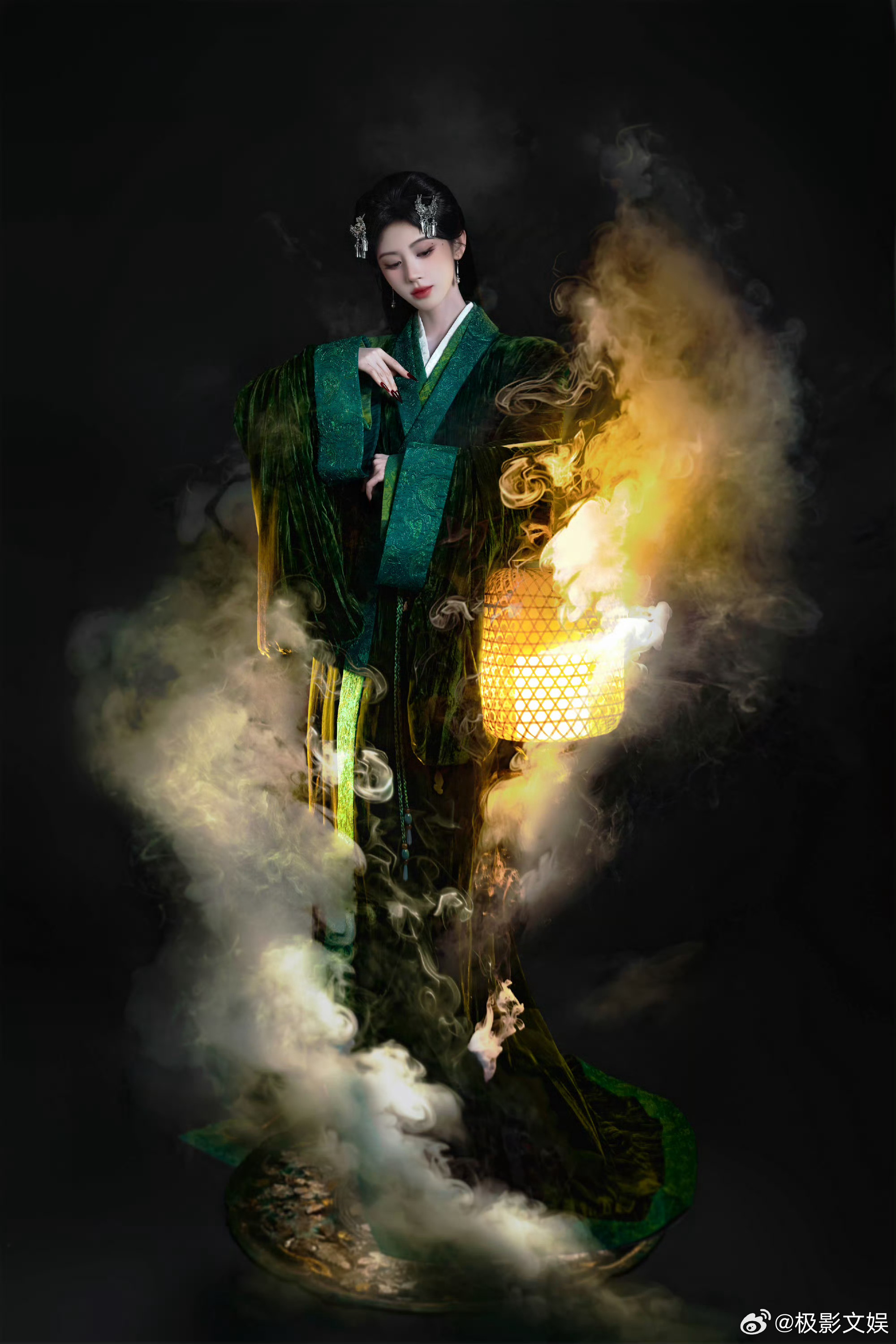 鞠婧祎青影入画鞠婧祎笑间狐眸鞠婧祎青影入画，好美，好耶 