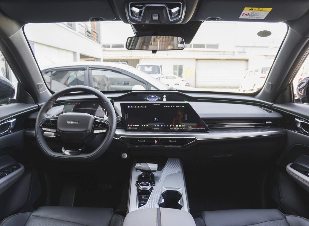 前几天，和同事外出办事，他开的是欧尚Z6智电 iDD，开了小半年，他对他的这款车