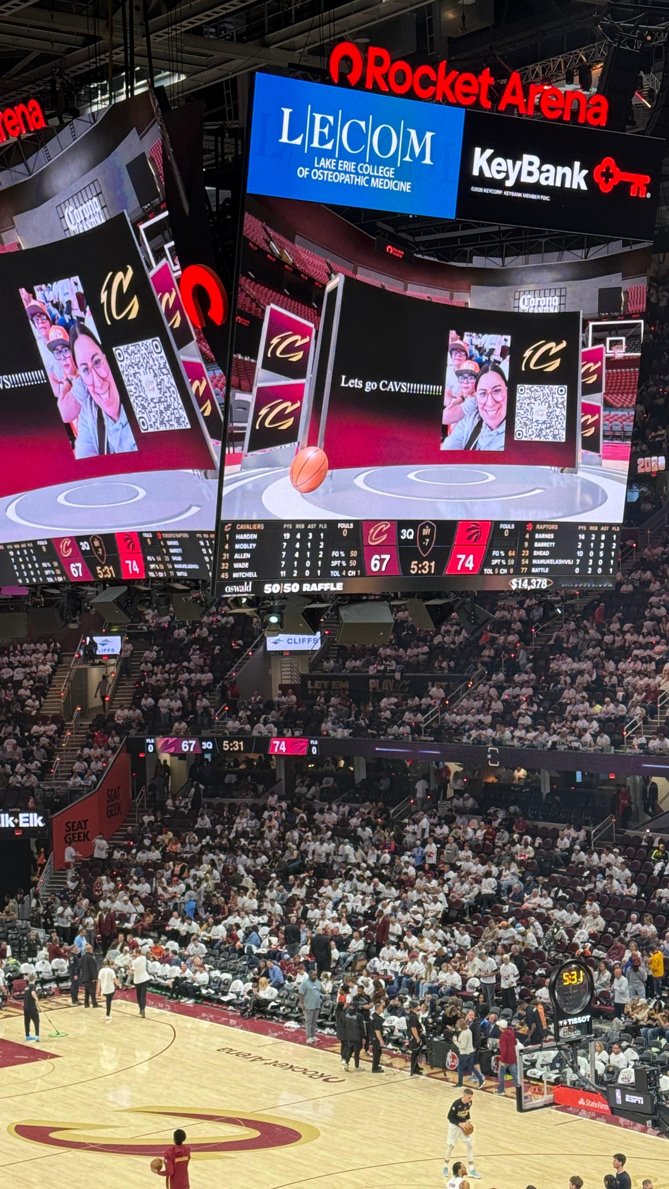 骑士上半场落后7分。阿特金森是最佳教练，不过有些操作确实看不懂。阿伦在进攻端基本