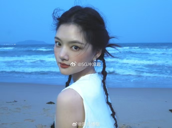 任敏发箍哪里买的任敏AAA头箍批发大户 任敏这个发箍像是从幼儿园手工课偷来的，头