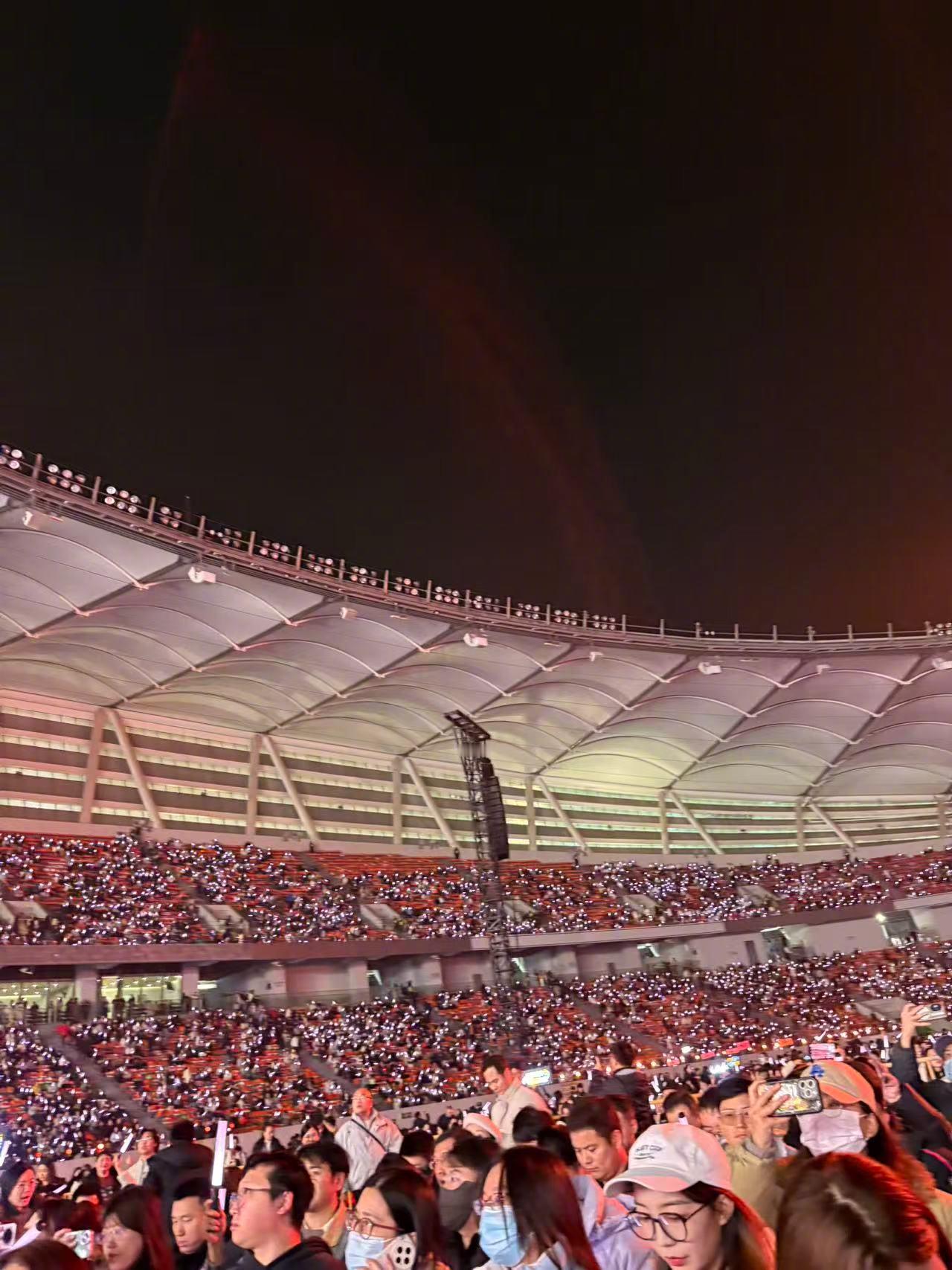 现场人真多追觅之夜