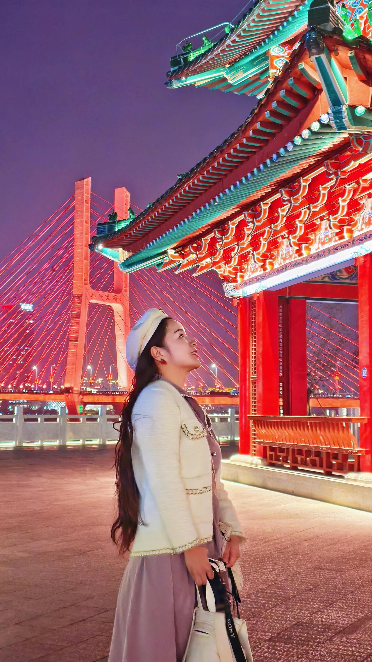 🌟【滕王阁夜游隐藏玩法！赣江游轮+《新琵琶行》穿越体验】🌟
待到华灯初上，滕