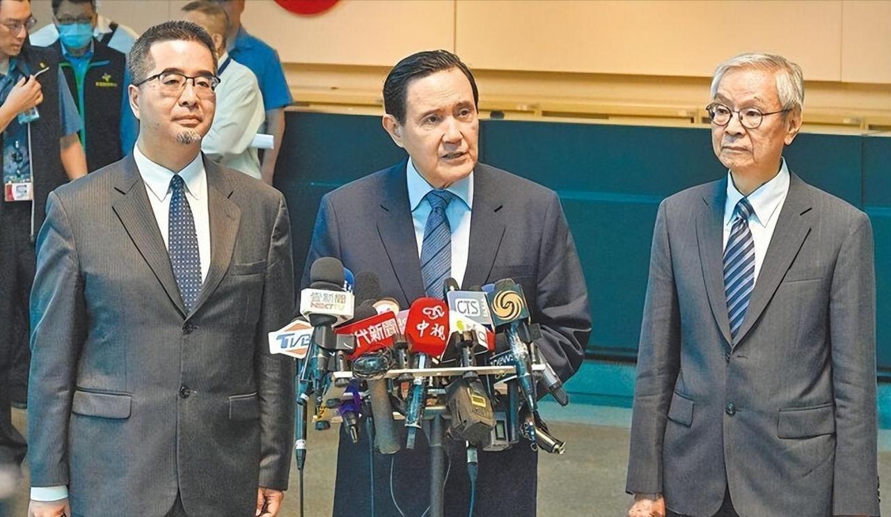 马英九基金会风波愈演愈烈！马英九在接受媒体专访时宣布：前执行长萧旭岑、王光慈离职