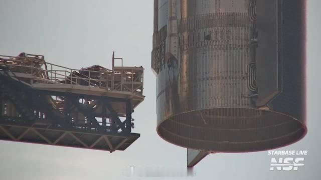 【SpaceX用星舰2号工位筷子测试星舰S42回收】SpaceX在星舰2号发射工