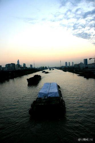 【京杭大运河和苏州有什么关系？】
京杭大运河和万里长城，并称古代中国两大伟大工程
