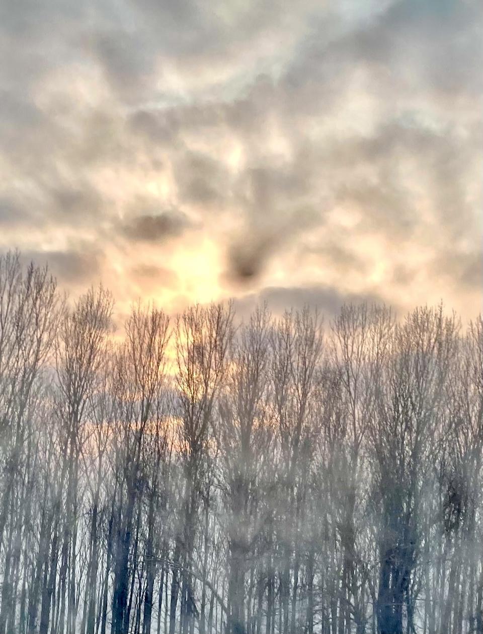 给自己一句话，你会说什么?整栋大楼的人都进入了梦乡，只有你还点灯创作，你比中高考