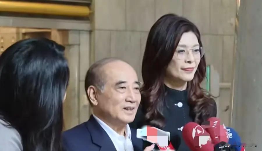 无视韩国瑜？郑丽文打破往例要与王金平、柯志恩在高雄同框，蓝营最新回应来了。由于县