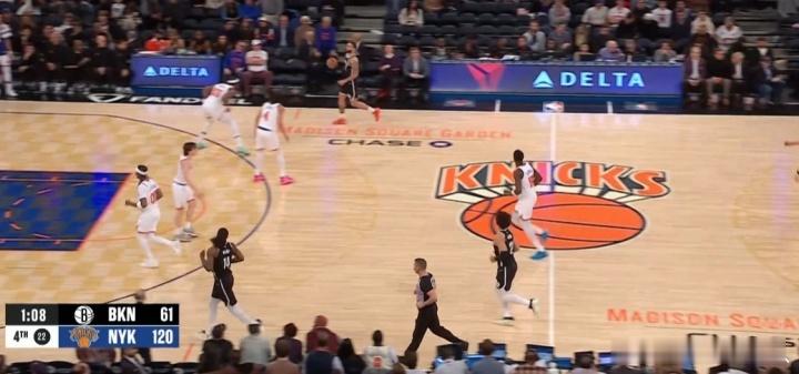 尼克斯狂胜篮网54分  碾压局！刚结束的一场NBA常规赛，尼克斯6人得分上双，最