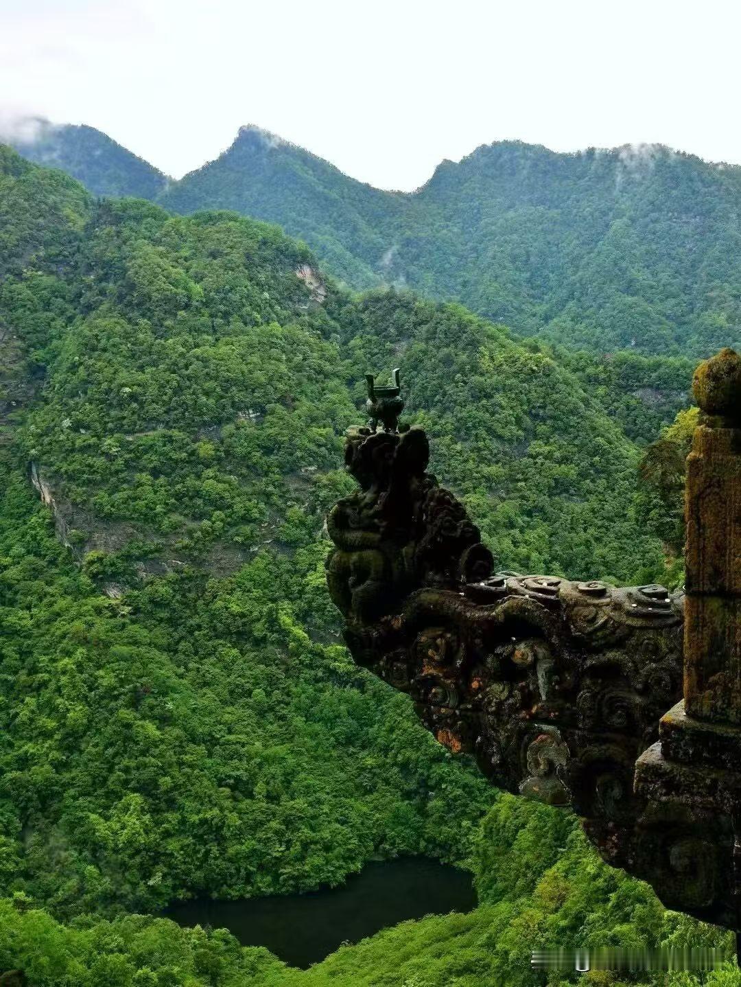 昨晚睡觉梦见我的老爸了。他去世已经整整9年了。

在梦中，他住的还是步梯房2楼，