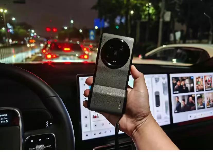 风水轮流转，华为小米近十年销量对比:

2011年:小米27万，华为2000万2