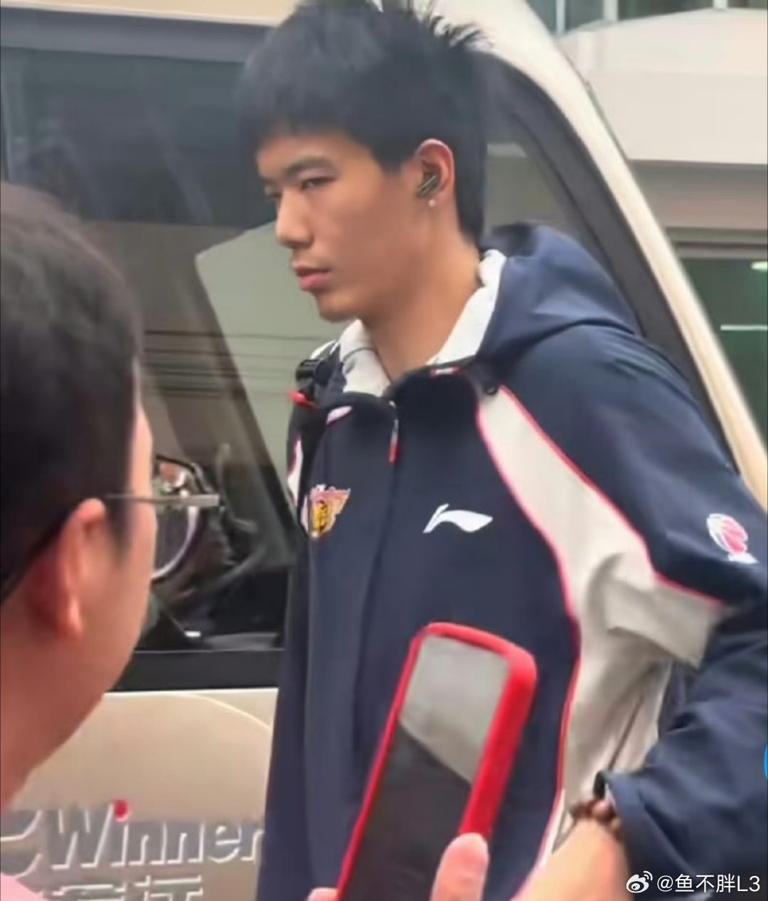 出于好奇，我去查了一下。在jbq暂离后，广东队是cba联赛唯一一支队内没有球员身