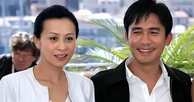 别争曾华倩和刘嘉玲谁美了，这俩压根不是一路人。曾华倩是典型的小公主，恋爱脑，跟梁