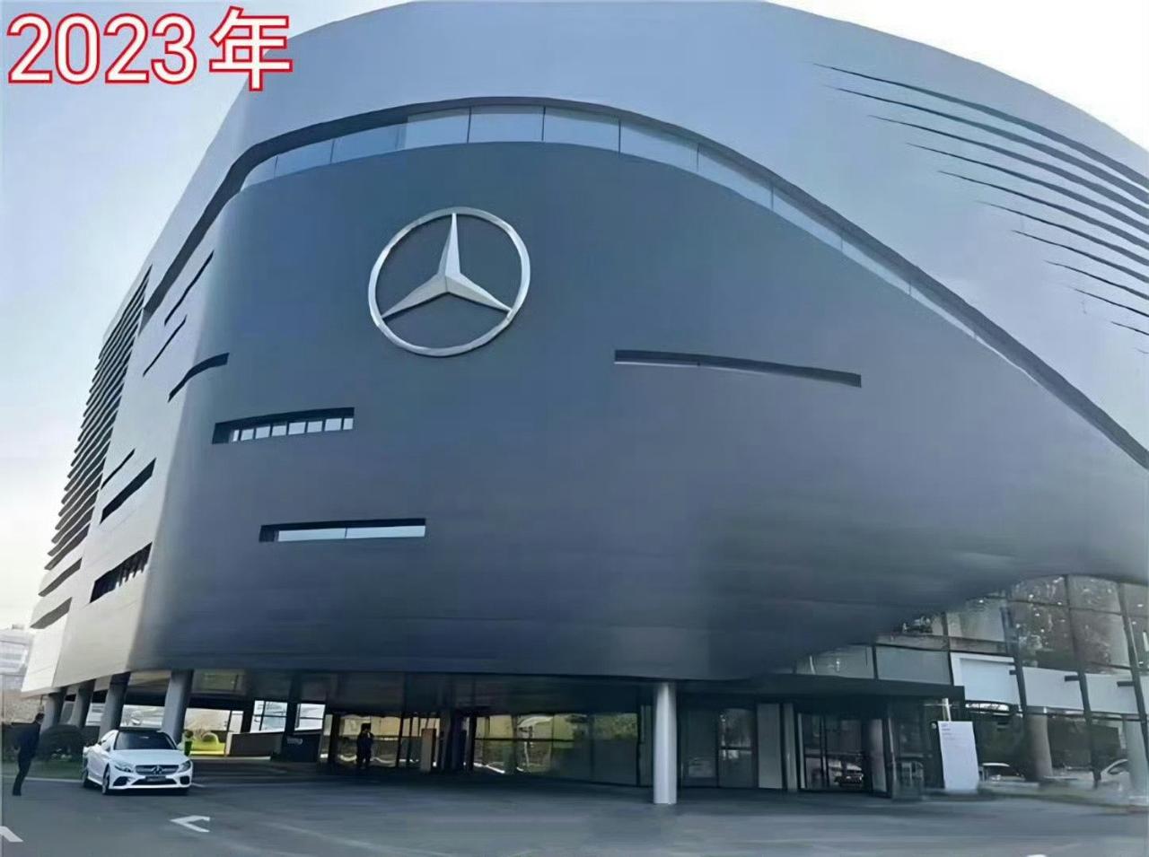 长沙最大的奔驰4S店关闭，已改卖问界！

奔驰估计做梦都没想到，搞定自己的竟然是
