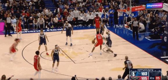 状元对话！锡安这拉杆真帅！
在今天NBA常规赛鹈鹕对阵独行侠的第四节比赛中，锡安