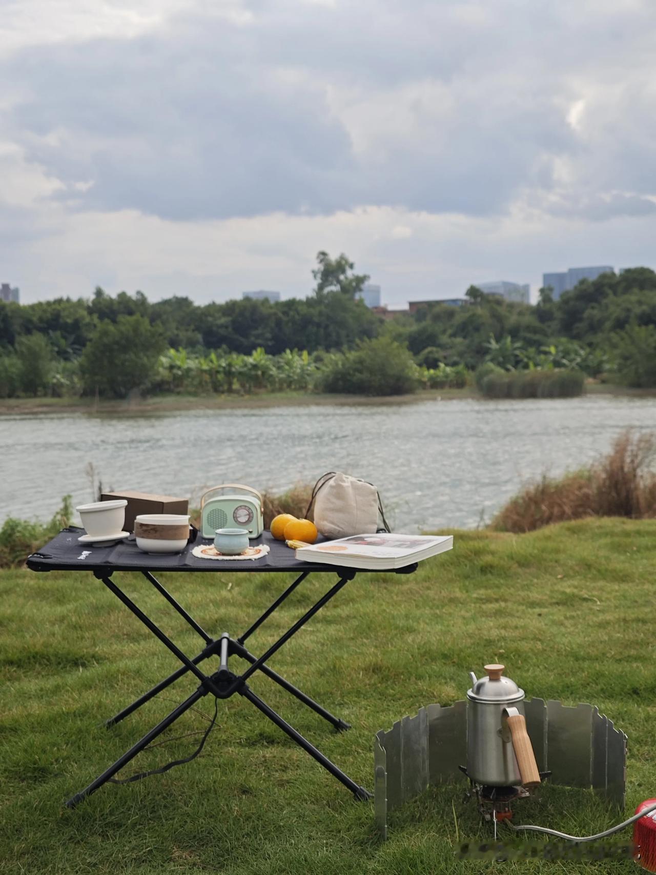 闽侯上街马排村（魔方科技园旁）这块大草地大白天还是挺不错，地方大，很适合来发呆喝