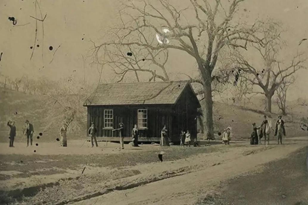 2010年，一美国男子在加州旧货市场，花2美元买了一张老照片，谁知5年后竟暴涨到