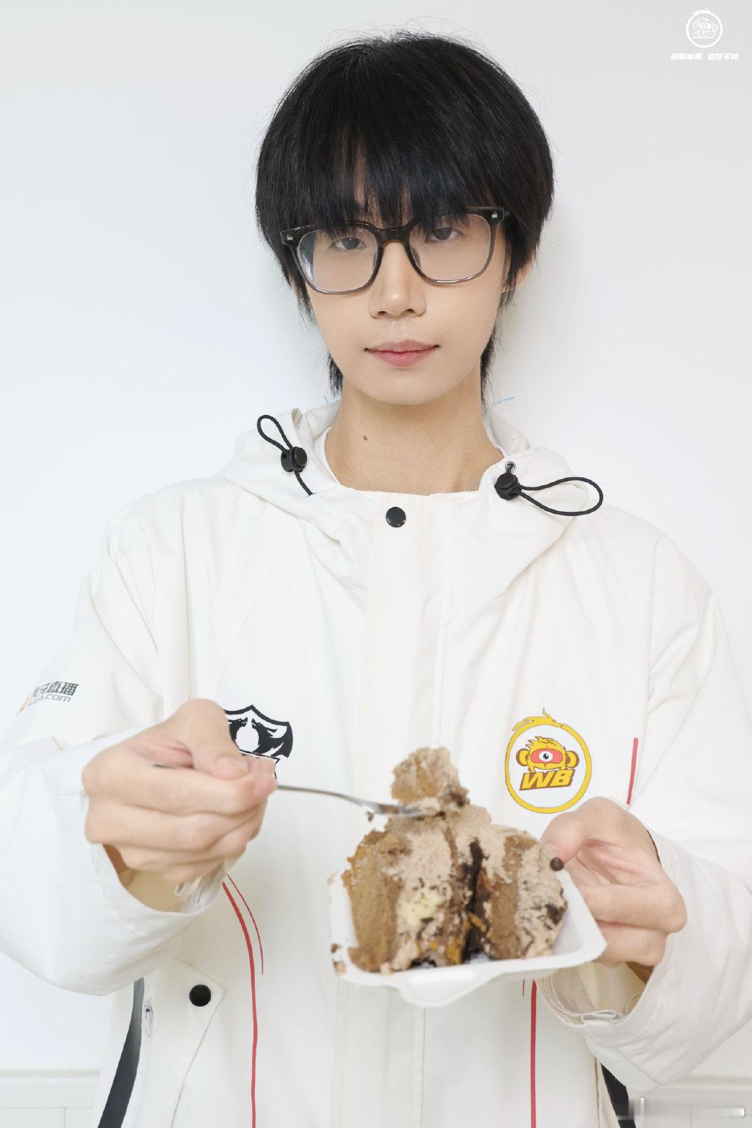 暖阳Nyy暖阳奔赴无限旷野暖阳 这三张我愿意称之为萌神三连击除了暖阳，世界上哪还