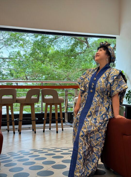 穿尼日利亚服装住拉各斯酒店🏨