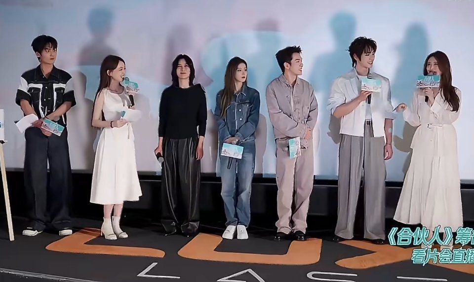 王濛的口红比李佳琦还多 刘烨说想邀请王濛上合伙人，王濛不仅很懂美妆，家里还有几百