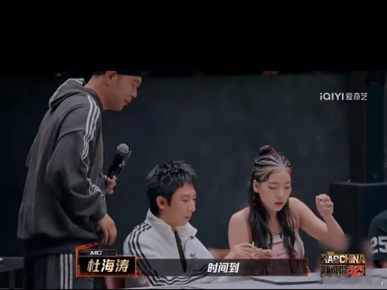阿达娃被逼疯这个抽象真的可以说是没有对手了！笑发财了，让阿达娃发疯只需要一Yos