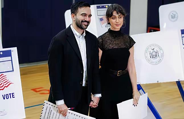 纽约新市长、川普的“打脸人”佐赫兰·马姆达尼，出生于乌干达的印度裔穆斯林（除了娶