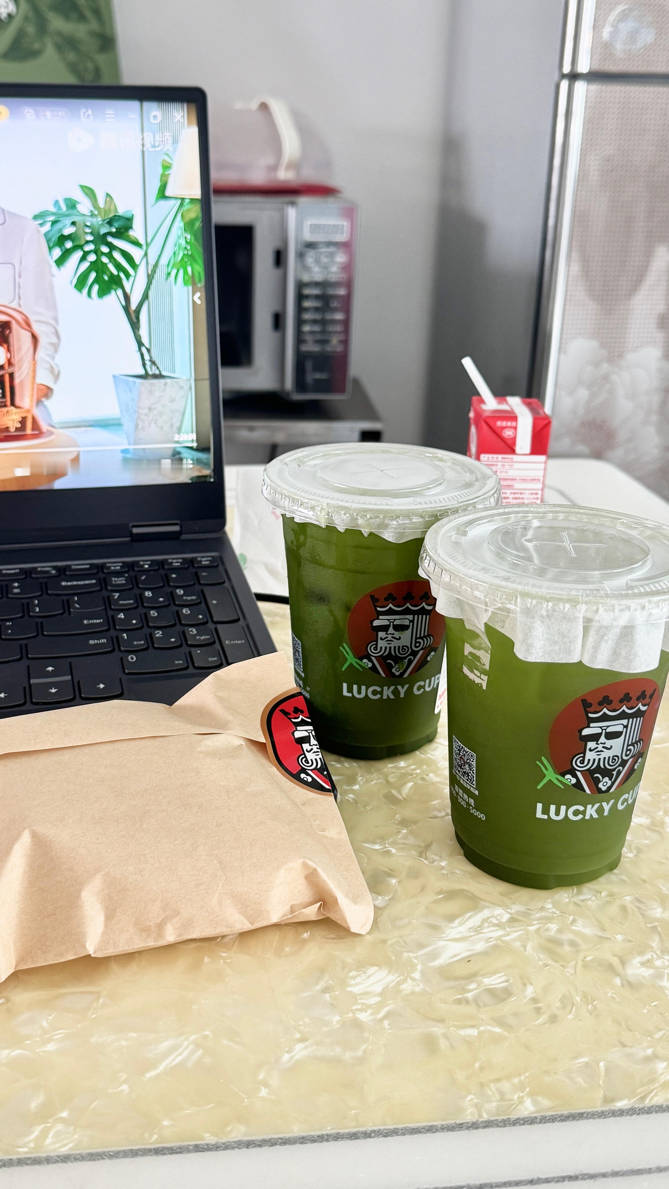 好喝过头了😋  又是两杯。 
