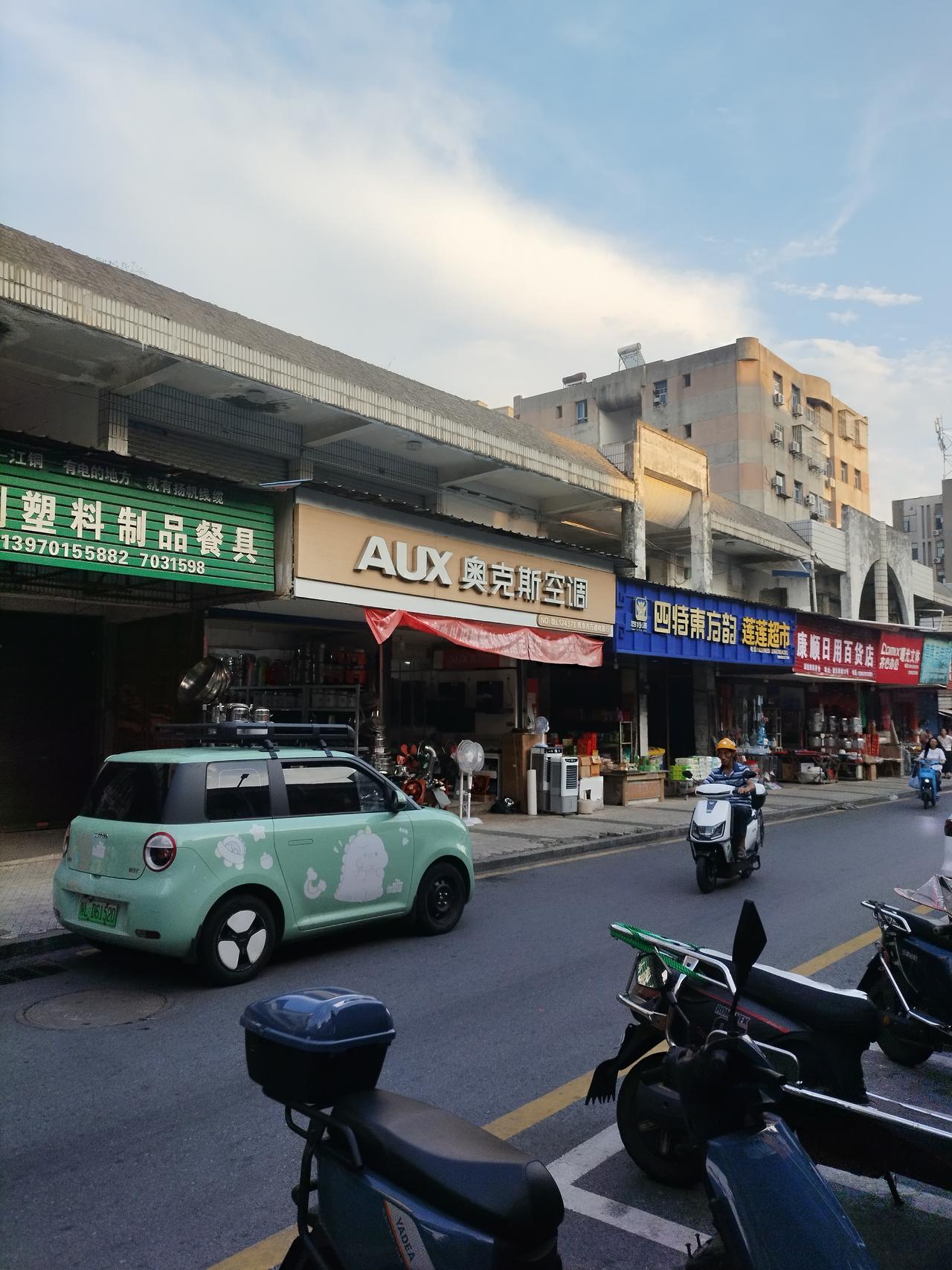 我妈快60岁了，
现在也算是到了做外婆的年纪了！
一天的生活基本是上午买菜做饭，