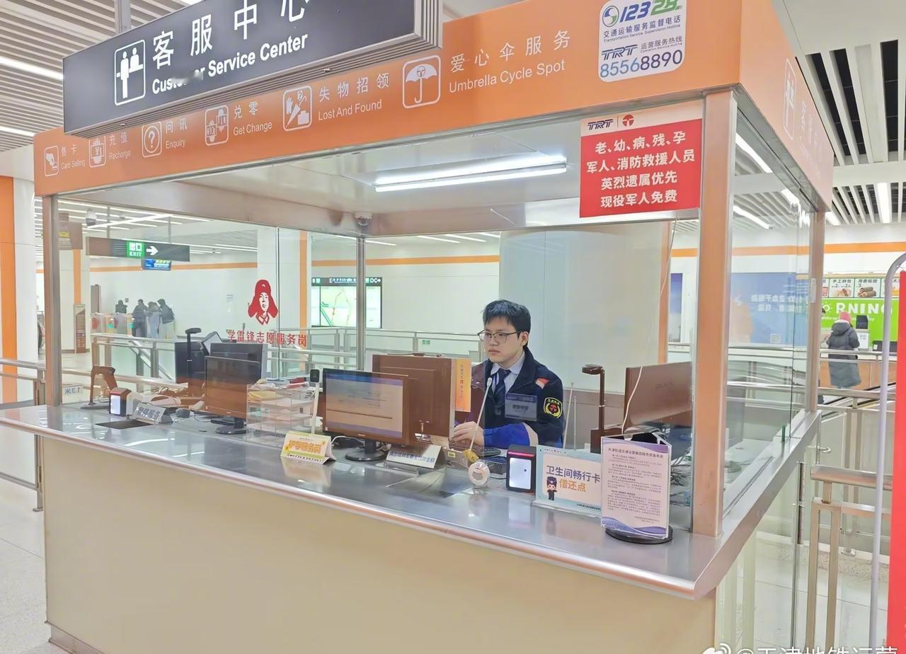 跨年夜，我们依旧默默守护在岗。以坚守维系城市交通的脉搏，用责任护航每一趟平安出行