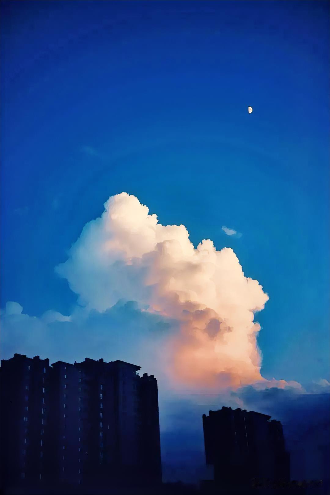 拍摄夏天的晚霞，记录下美好的瞬间，是一件很有意义的事情。