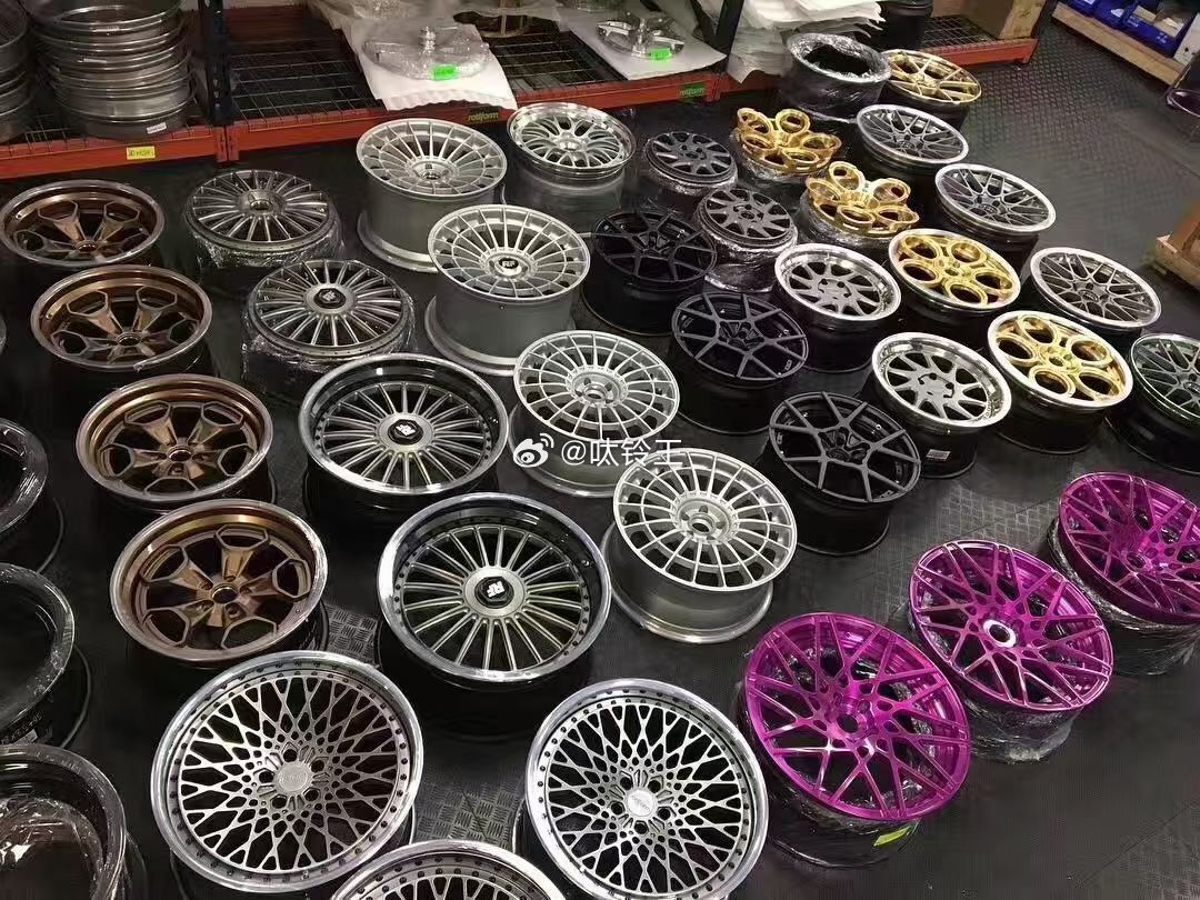 夏季参加各种车友聚会，必须来一套ROTIFORM轮毂。美国进口三片锻造，颜色定制