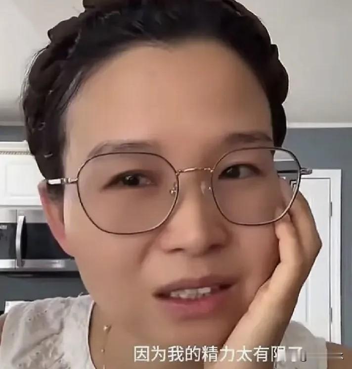老公没有存款但是每天都看豪宅，她只好陪着演

她远嫁美国之后又换了三次房子。
这